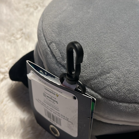 2 in 1 neck pillow and eye mask NWT - Picture 6 of 6